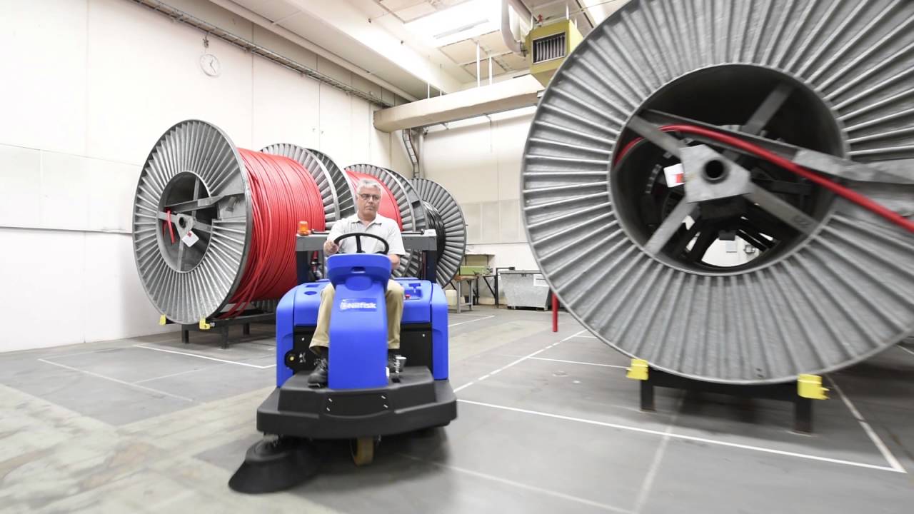 Nilfisk Kehrmaschine FLOORTEC R 985 B -02