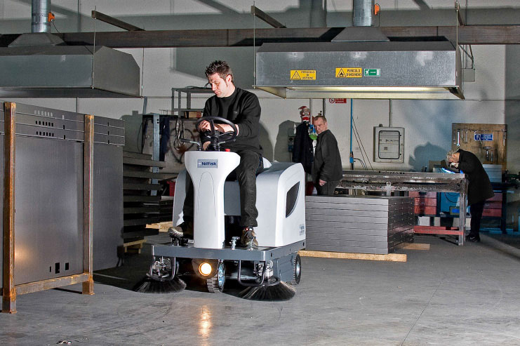 Nilfisk Kehrmaschine SR1101 B - Anwendung 02