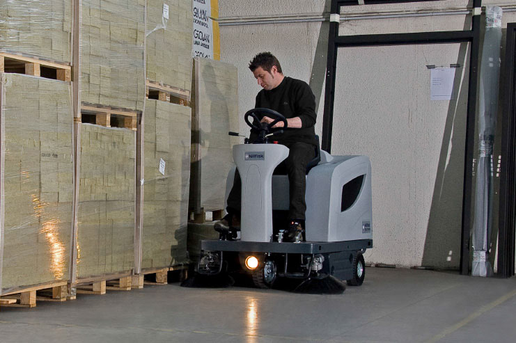 Nilfisk Kehrmaschine SR1101 B - Anwendung 01